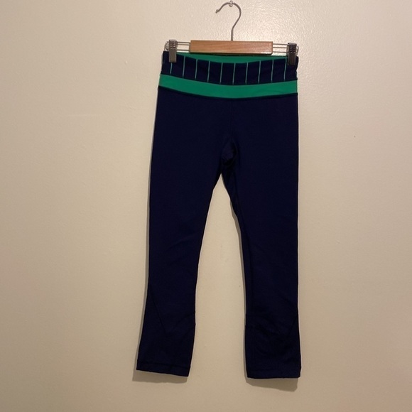 Lululemon navy leggings with back pocket. Size 2 - Picture 2 of 13